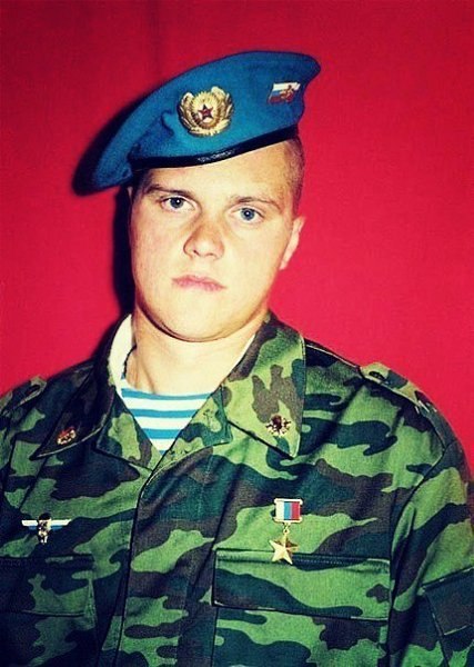 БАТЯ, КОТОРОМУ ДЕВЯТНАДЦАТЬ.7 августа 1999 года в республику Дагестан вторглись четыреста чеченских ...