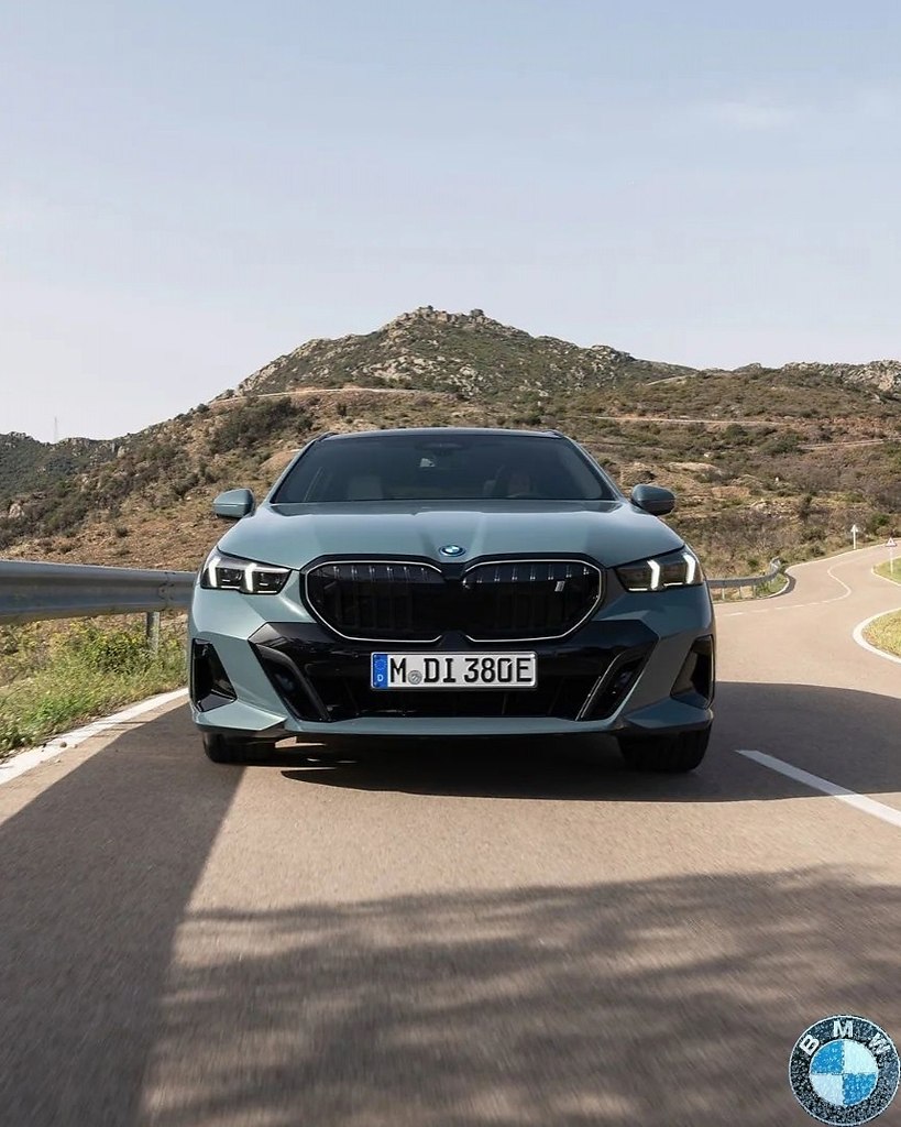  o  BMW i5 ouring. a 100% epeca. - 2