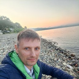 Yurii, 36, 