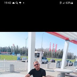 Tofik, 44, 