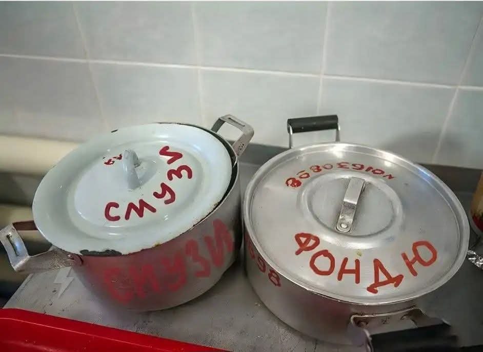 :) Ходили мы на днях с подругой в модную кофейню в центре. Обычная модная кофейня – шезлонги и ...