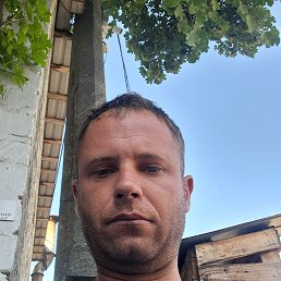 Iurie, 36, 