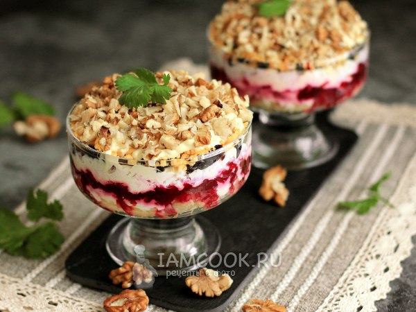 Вкусный салат.ИнгредиентыКартофель (средний) - 3 шт.Соль - щепоткаСвекла отварная (крупная) - 2 ...