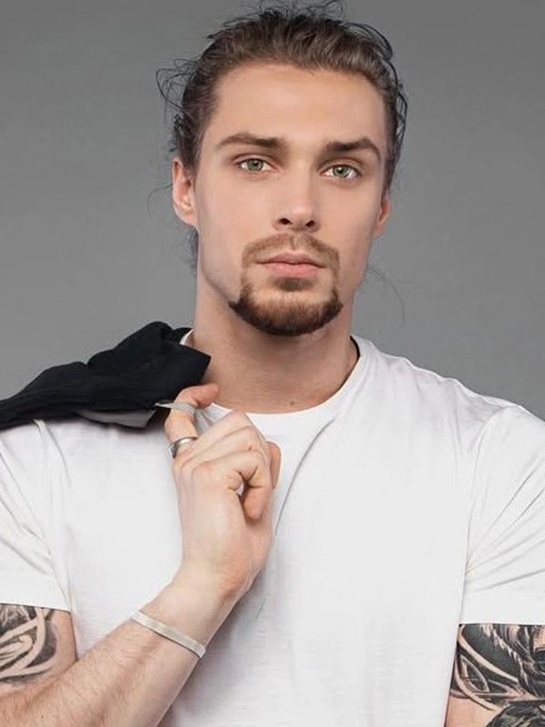 Краш 2025 года и причина девичьих слез на ближайшие месяцы найдена.Оказывается, среди музыкантов ... - 3