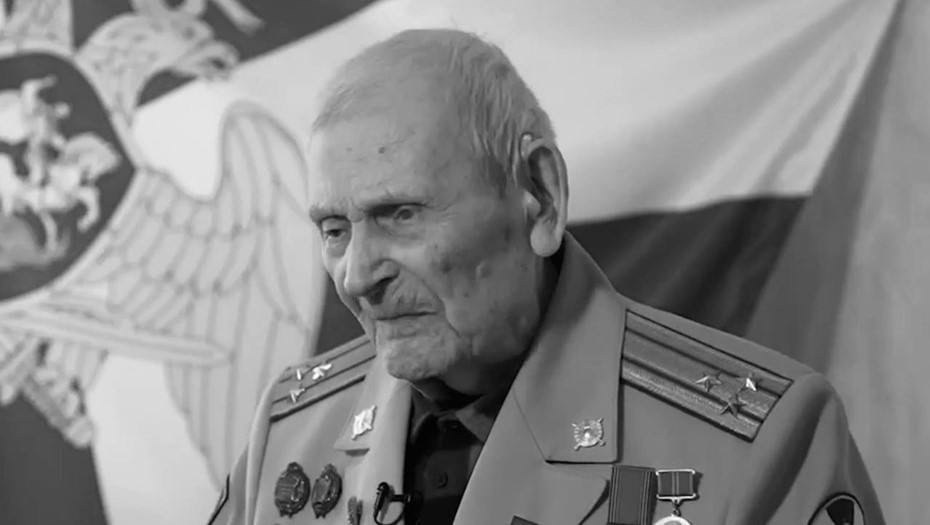В Петербурге скончался столетний ветеран Великой Отечественной войны Владимир Слепов.В ...