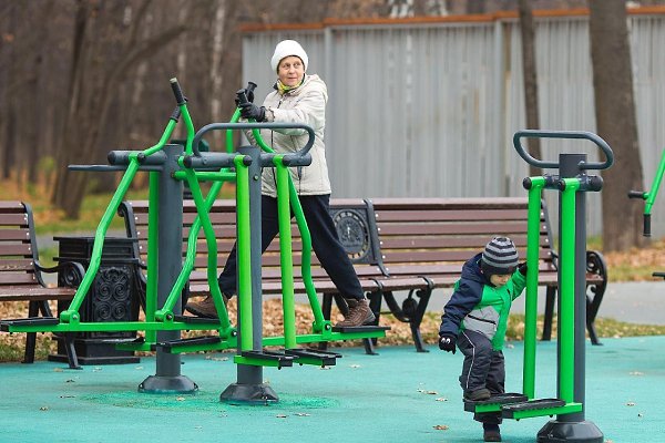 В осенние месяцы на ВДНХ можно продолжать заниматься физкультурой и спортом.Для этого здесь созданы ... - 5