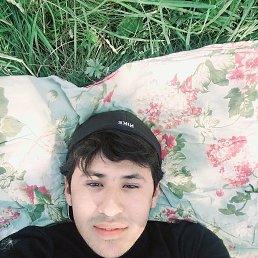 Ilya, 18, 