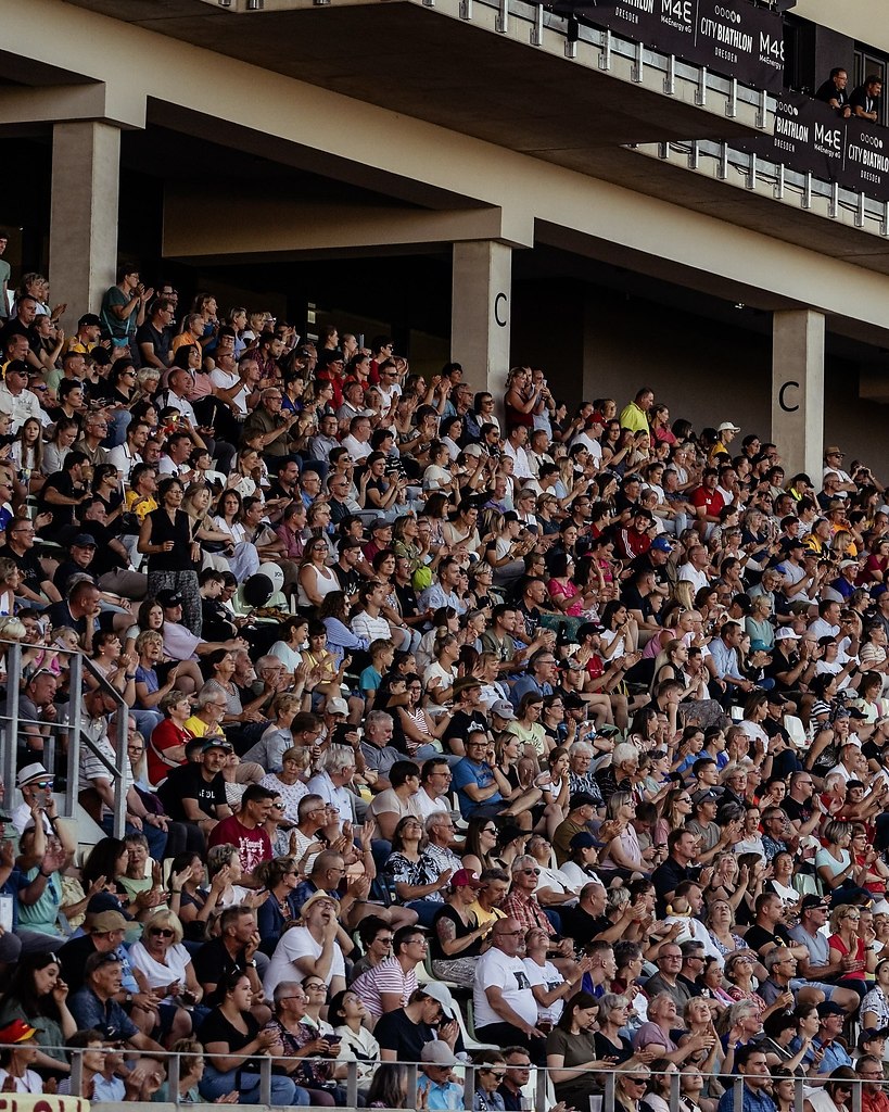 Посмотрите на эту атмосферу! Тысячи человек посетили «City Biathlon» в Дрездене. Германия бьет ... - 5