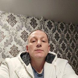 Sasha, 42, 