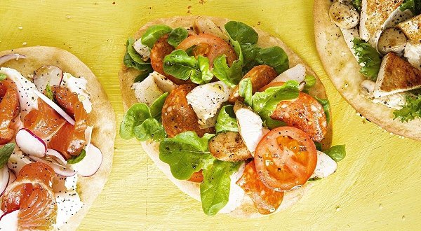Лепешка с пеперони и курицей.Ингредиенты:4 лепешки 2 куриные грудки без кожи и костей 100 г пеперони ...