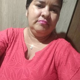 Tatiane, 29,  