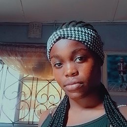 Lola, 18, 