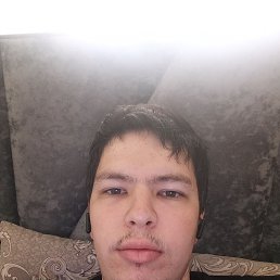 Artur, 23, 