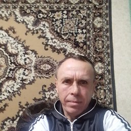 Aleksandr, 50, 