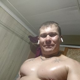 Aleks, 40, 