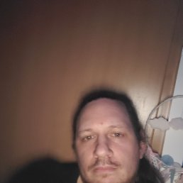 Dom, 38, 