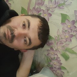 Ali, 32, 