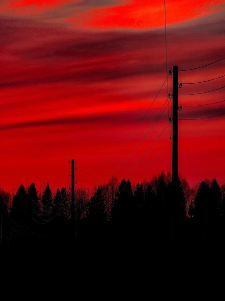 Жители Кировской области восхищаются впечатляющими мартовскими закатами.Фото: Арсений Шелягин