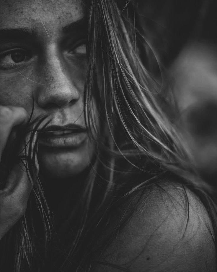 Прости, Лена.- Прости, Лена, ухожу я. Другую встретил. Она и сына мне родит, беременная уже, четыре ...