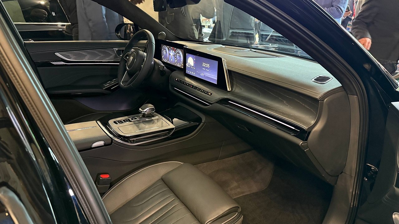 � ������ ����������� ����� Senat 900, ������� ��� ���������� � ��������� Hongqi H9. ������ � �� ���� ... - 5
