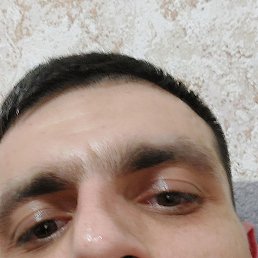 Mihail, 33, 