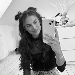 Lydia, 21, 