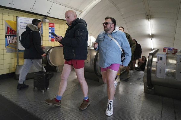    .     no trousers tube ride    ... - 2