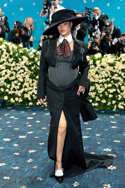 #metgala2025.Собрали все самые главные луки с Met Gala! Тема этого года – Superfine: Tailoring Black ...