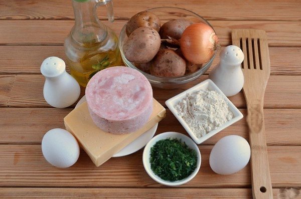 Дранички с ветчиной, сыром и зеленью.Ингредиенты:Картофель — 6 ШтукЛук — 1 ШтукаВетчина — 200 ... - 2