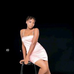 Rose webela, 21, 