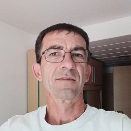 Pavel, 49, --