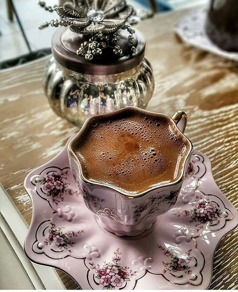 Изысканного утра. Красивые чашки. Роскошные кофейные чашки. Красивая чашка кофе. Изящные кофейные чашечки.