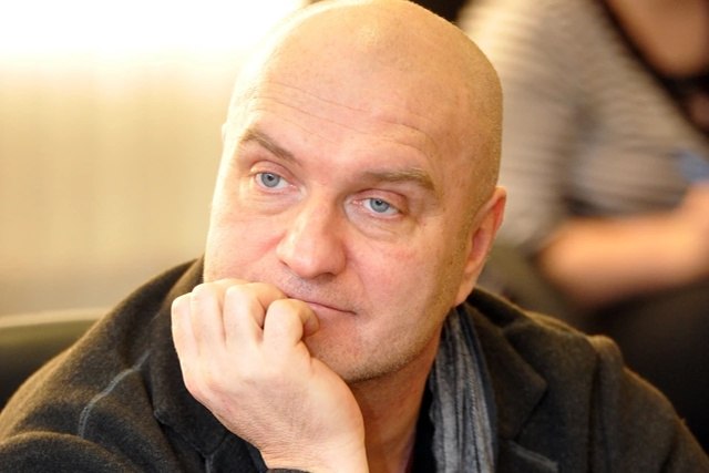 "У меня очень много вопросов к властям. Почему так широко открыты двери для приезжих? Люди же ...