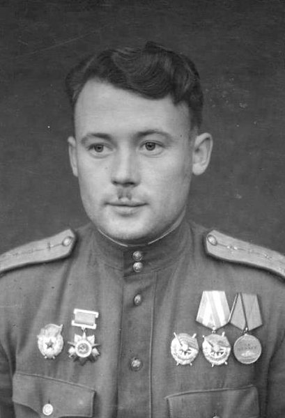Харчистов Виктор Владимирович - командир эскадрильи 153-го гвардейского Сандомирского орденов ...